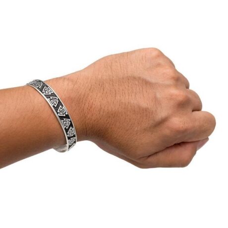 925-Sterling-Silver-Valknut-Bracelet-Viking-Bracelet-5_73c2835b-43f5-4b64-bc1b-a8f5eefe8390