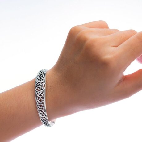 925-Sterling-Silver-Valknut-Shieldmaiden-Bracelet-Viking-Bracelet-4_962ce4f4-140a-429d-84d1-e39a124aeb7e