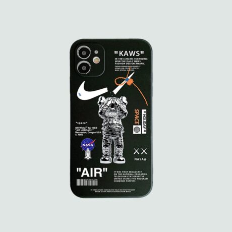 limited-phone-case-nike-x-astronaut-556222_67a2f5d5-0e18-4127-85c4-6d51d05fa487